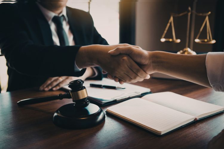 Requisitos oposiciones para auxilio judicial